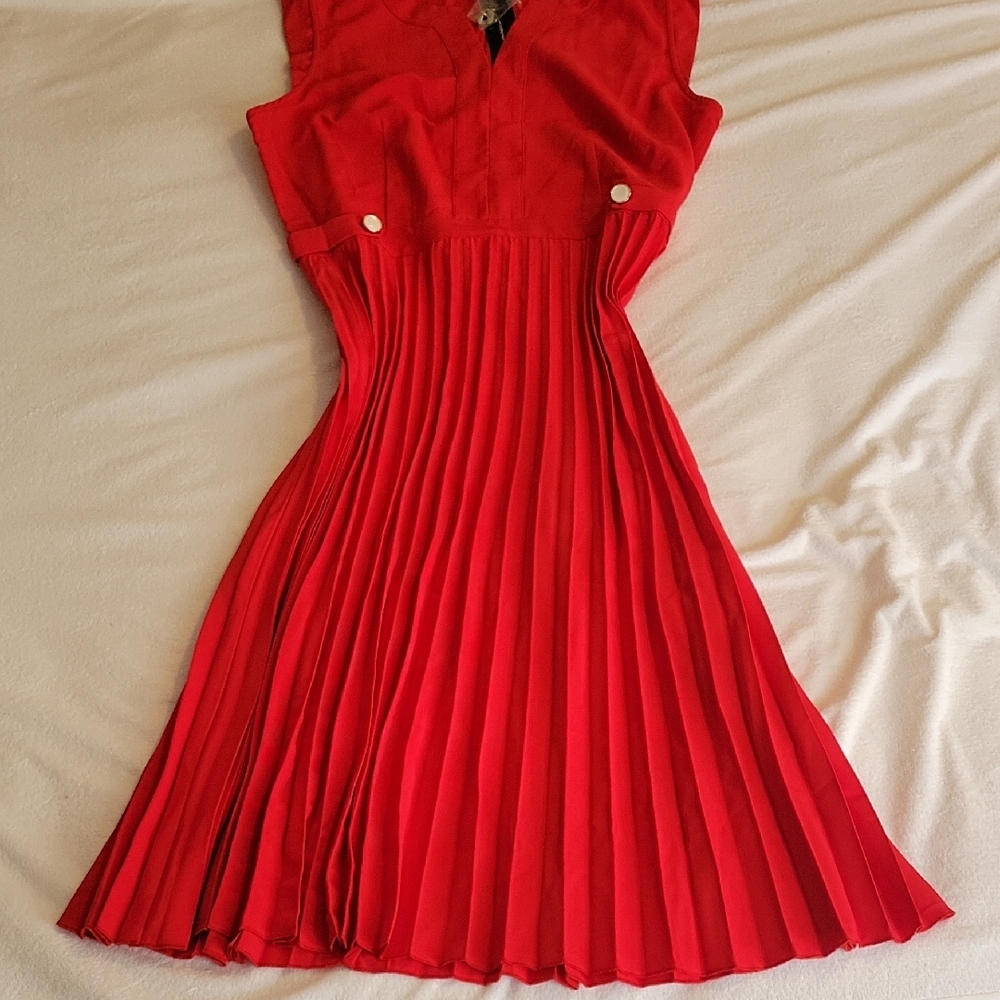 ❤️💃🏼 Red Pleated Dress
